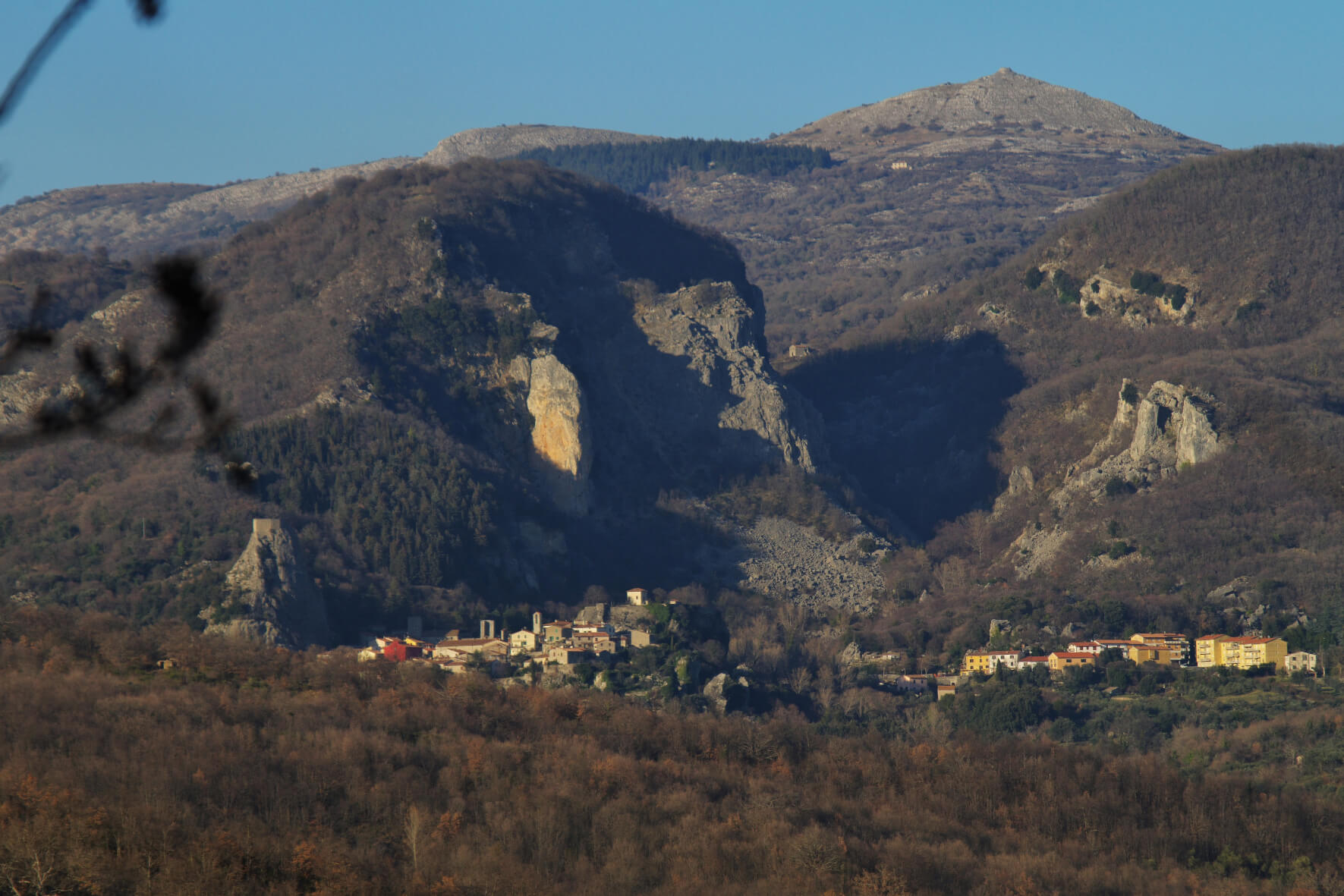 Roccalbegna at the foot of the Monte Labbro